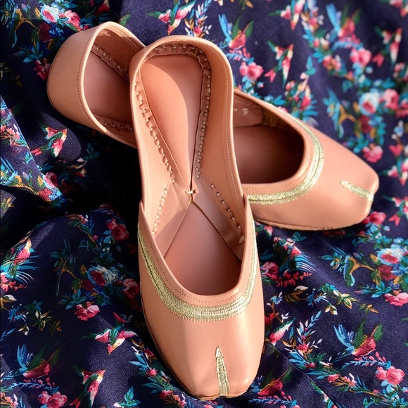 Meher Flat Shoes - Picture 2 of 4